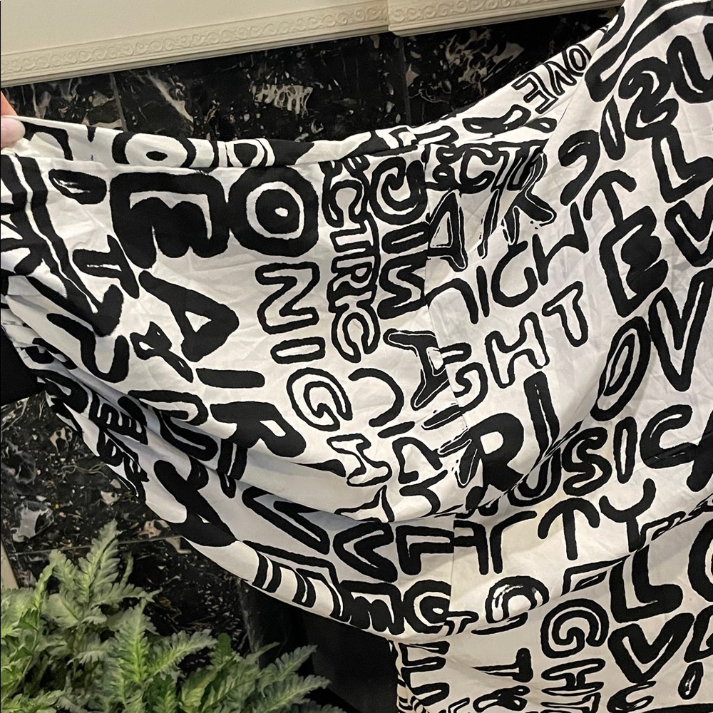 Live 4 Truth Monochrome Graphic Shirt - Picture 3 of 10